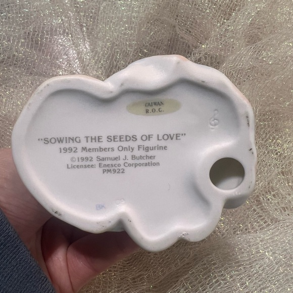 Precious Moments White Figurine Base - Picture 3 of 3